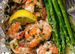 Shrimp-and-Asparagus-Foil-Packs-with-Garlic-Lemon-Butter-Sauce